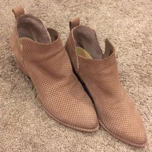 Dolce Vita tan bootie